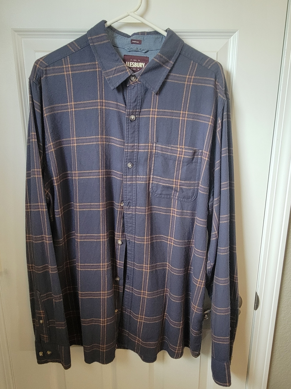 Alesbury Men's Navy Plaid Long-Sleeve Button-Down Shirt